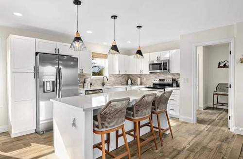 Alexander House | Peaceful 5 BR Home w/Stunning Views & Game Room!