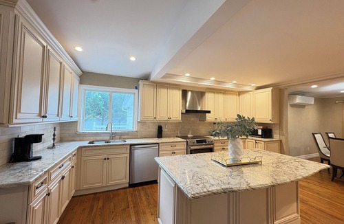 Dix Hills House | Peaceful Affordable Huge House Near Paintball + Beaches + Parks