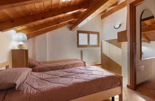 Ronco House | Peaceful Alpine House near Sentiero Valtellina