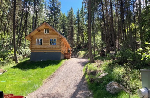 Kalispell Cabin | Peaceful Amish Log Cabin at Ashley Lake