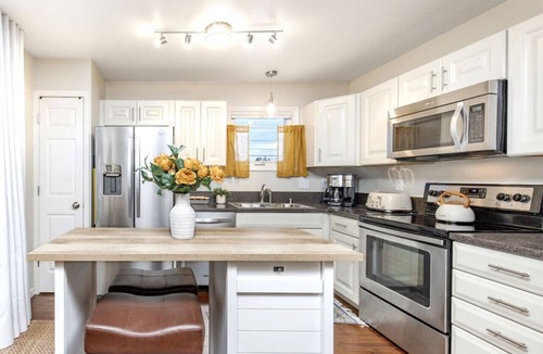 Bayshore - Klatt House | Peaceful Anchorage Bungalow Near Airport, Shops & Dining