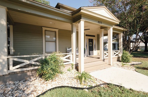 Hillsboro House | Peaceful and centrally located 2-bedroom house with AC and WiFi in Hillsboro