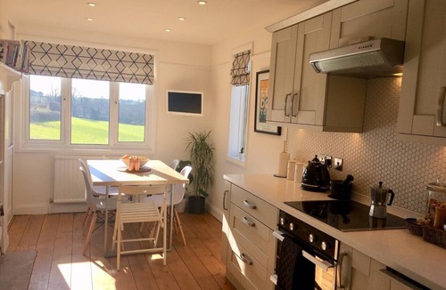 Bude House | Peaceful and comfortable HOUSE with COUNTRYSIDE views, 5 min drive to beach