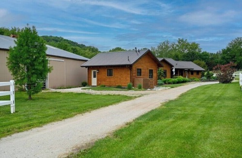 Pacific Cabin | Peaceful and cozy equestrian saturated retreat