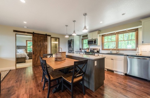 Spruce Pine Cottage | Peaceful and luxurious living with spectacular views