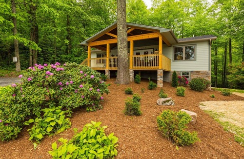 Spruce Pine Cottage | Peaceful and luxurious living with spectacular views