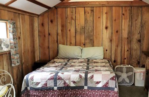 Christopher Creek House | Peaceful and Pet Friendly Studio Cabin in Payson, Arizona, Perfect for a Glamping Weekend