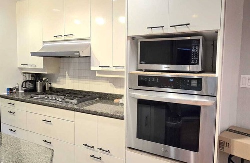 Upper Lonsdale House | Peaceful and Spacious Room with shared kitchen and bathroom in North Vancouver