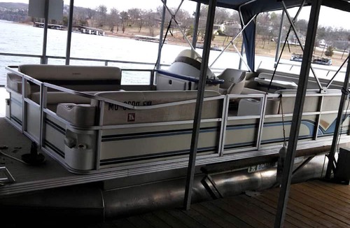 Blue Eye Cabin | Peaceful and Spacious Log Cabin Rental with Woodland Views near Branson, Missouri