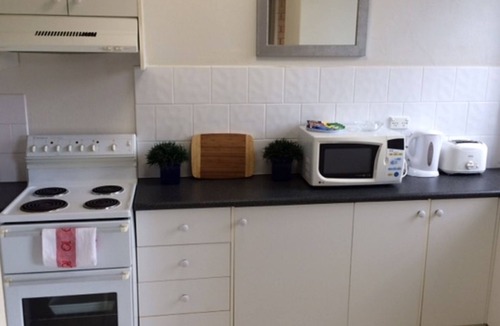 Neutral Bay Apartment | Peaceful and tranquil 1 bedroom & Parking close to CBD