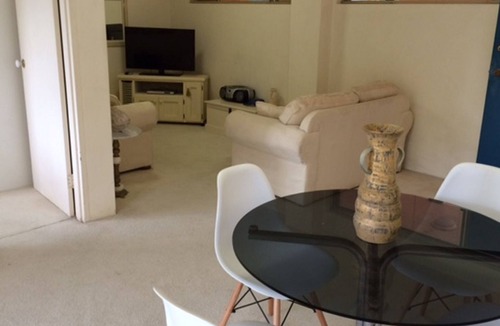Neutral Bay Apartment | Peaceful and tranquil 1 bedroom & Parking close to CBD