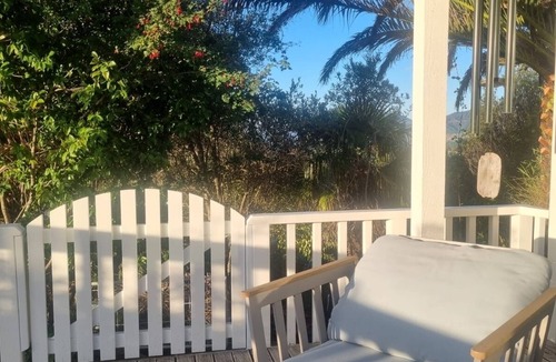 Nelson Apartment | Peaceful and warm and cosy with beautiful sea views in the heart of Nelson