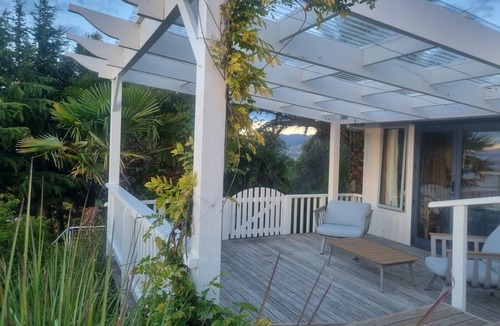 Nelson Apartment | Peaceful and warm and cosy with beautiful sea views in the heart of Nelson