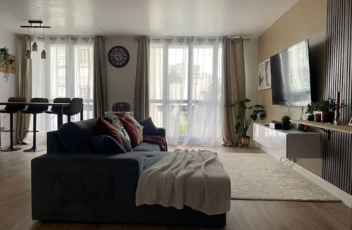 Longjumeau Apartment | Peaceful apartment 10 minutes from Orly airport and 20 minutes from Paris