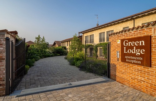 Cressa Apartment | Peaceful Apartment with Garden in Farmhouse Resort