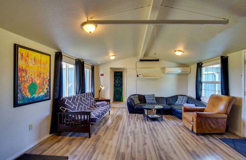 Eureka House | Peaceful Arcata Getaway - Walk to the Beach!