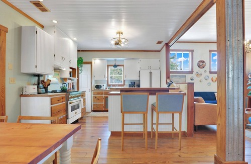 Central East Austin House | Peaceful Austin Cottage with Private Yard. Centrally Located