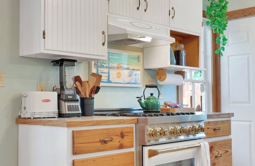Central East Austin House | Peaceful Austin Cottage with Private Yard. Centrally Located