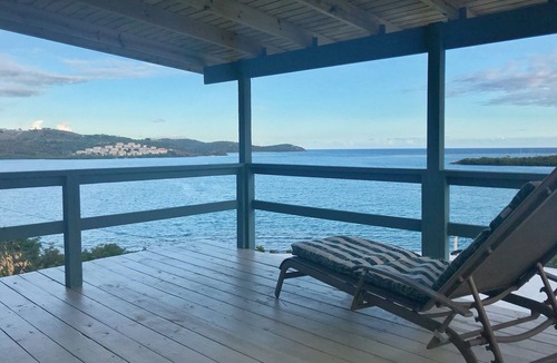 Fulladoza Bay Villa | Peaceful Bayfront Stay Breezy Sunrise Views - Eastside