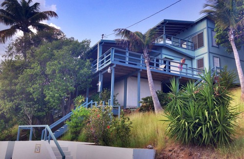 Fulladoza Bay Villa | Peaceful Bayfront Stay Breezy Sunrise Views - Eastside