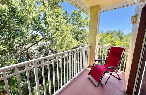 Iona Condo | Peaceful Beachwalk Escape! Updated 3rd-Floor Condo w/Lanai, Pool & Hot Tub