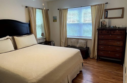 Elkhorn House | Peaceful Bed and Breakfast Accommodation for Two near Whitewater, Wisconsin