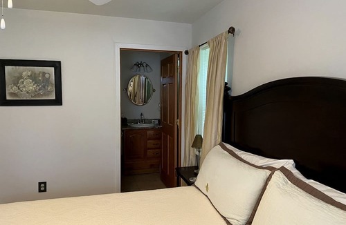 Elkhorn House | Peaceful Bed and Breakfast Accommodation for Two near Whitewater, Wisconsin