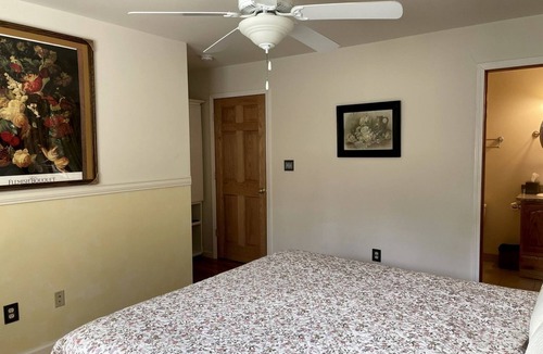 Elkhorn House | Peaceful Bed and Breakfast Accommodation for Two near Whitewater, Wisconsin
