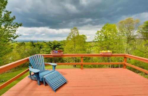Fishertown House | Peaceful Bedford Escape: Deck & Stunning Views!