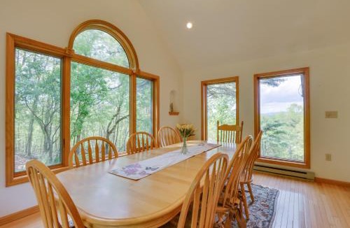 Fishertown House | Peaceful Bedford Escape: Deck & Stunning Views!