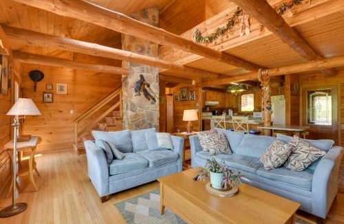 Fishertown House | Peaceful Bedford Escape: Deck & Stunning Views!