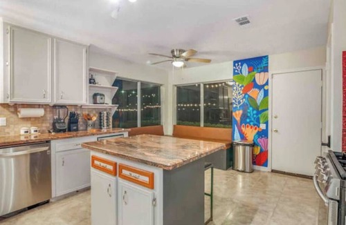 Stafford House | Peaceful Boho stays-4BRs-amazing pool-patio&deck-mini golf-Stafford