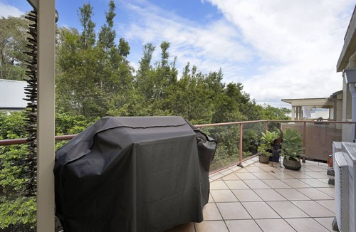 Killcare Apartment | Peaceful bright & airy waterside apartment with stunning rooftop views