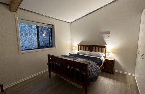 Splitters Creek House | Peaceful Bush Setting 12 Mins to Centre of Albury, a Rustic Retreat