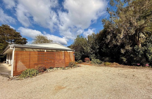 Onekaka Apartment | Peaceful Bush Studio – Golden Bay