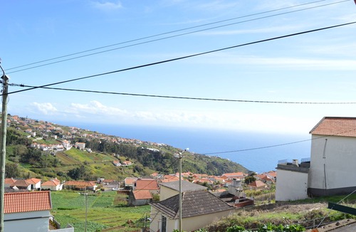 Lombo do Doutor House | Peaceful Calheta Getaway with Sea & Mountain Views - Orchid House