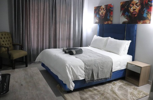 Centurion House | Peaceful Central location Fast WiFi & workspace 24/7 security cameras