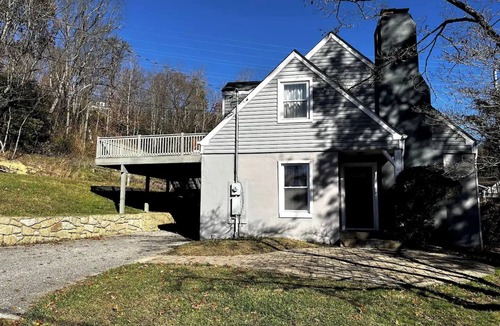Charleston House | Peaceful Charleston WV Escape Fast Airport Access