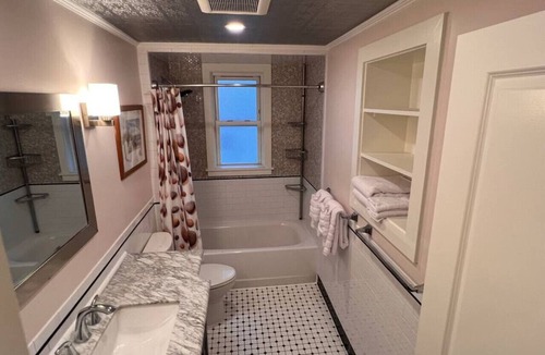 Everett House | PEACEFUL CHARM - Humble Luxury minutes from Boston, Beach & Casino