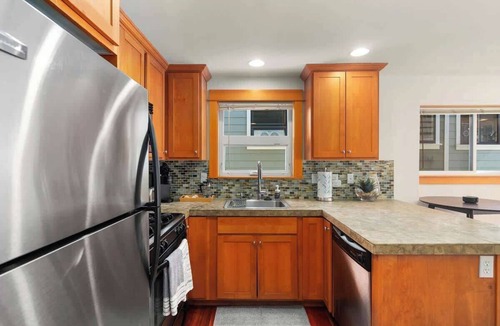 Fauntleroy Condo | Peaceful City Retreat Family & Pet Friendly