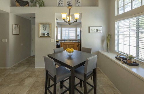Northgrove House | Peaceful+Clean+Comfy 2BR Townhouse w/Pool & Garage