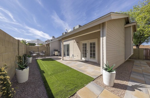 Northgrove House | Peaceful+Clean+Comfy 2BR Townhouse w/Pool & Garage
