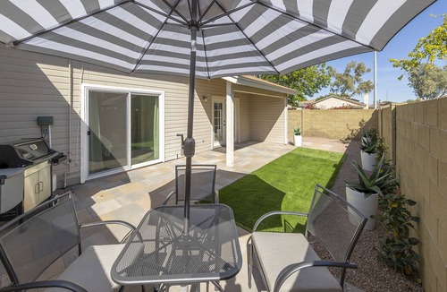 Northgrove House | Peaceful+Clean+Comfy 2BR Townhouse w/Pool & Garage