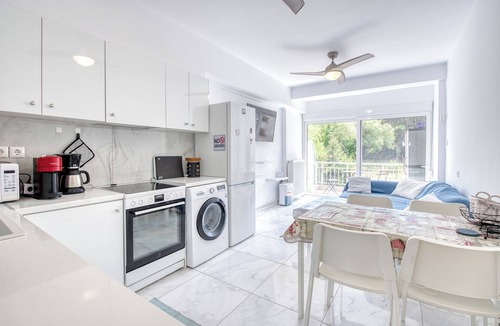Agia Triada Apartment | Peaceful Coastal 2-Bedroom Retreat by ΜΡS