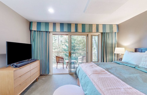 Rosario Condo | Peaceful condo with balcony, ocean/mountain view, near Moran State Park