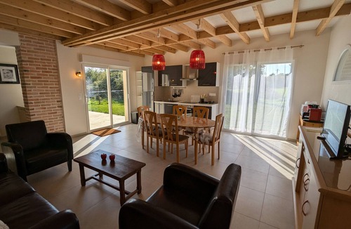 Ligny-le-Ribault Cottage | Peaceful cottage in Sologne with garden and private parking