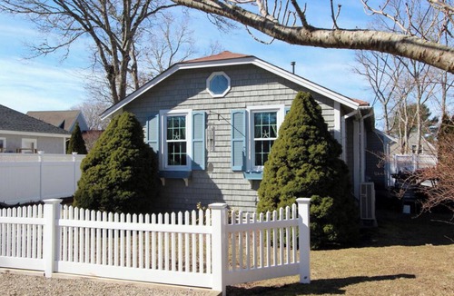 Osterville House | Peaceful Cottage in the Heart of Osterville Village Walk to Shops & Restaurants