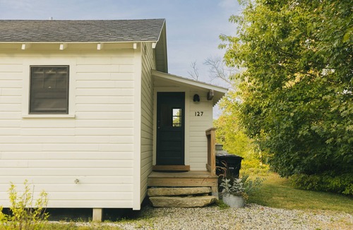 Buxton Cottage | Peaceful Cottage on Maine Flower Farm