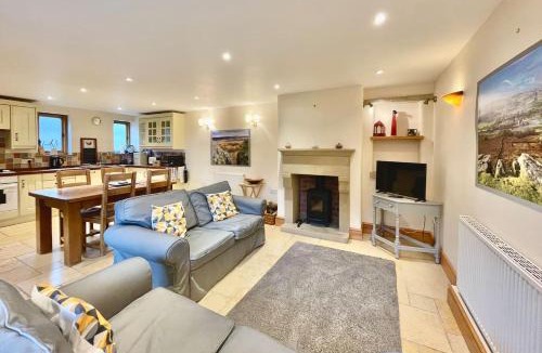 Stoney Middleton House | Peaceful Cottage, Space & Walks
