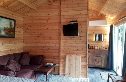 Cambridge Cottage | Peaceful Cottage with Idyllic Sunset Views in Cambridge, Waikato